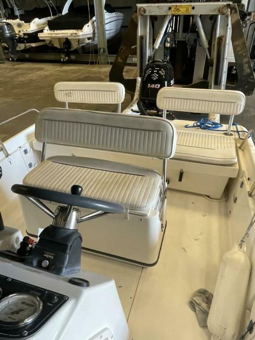 Slide: The Image of Boston Whaler 18 2000 - 4050490