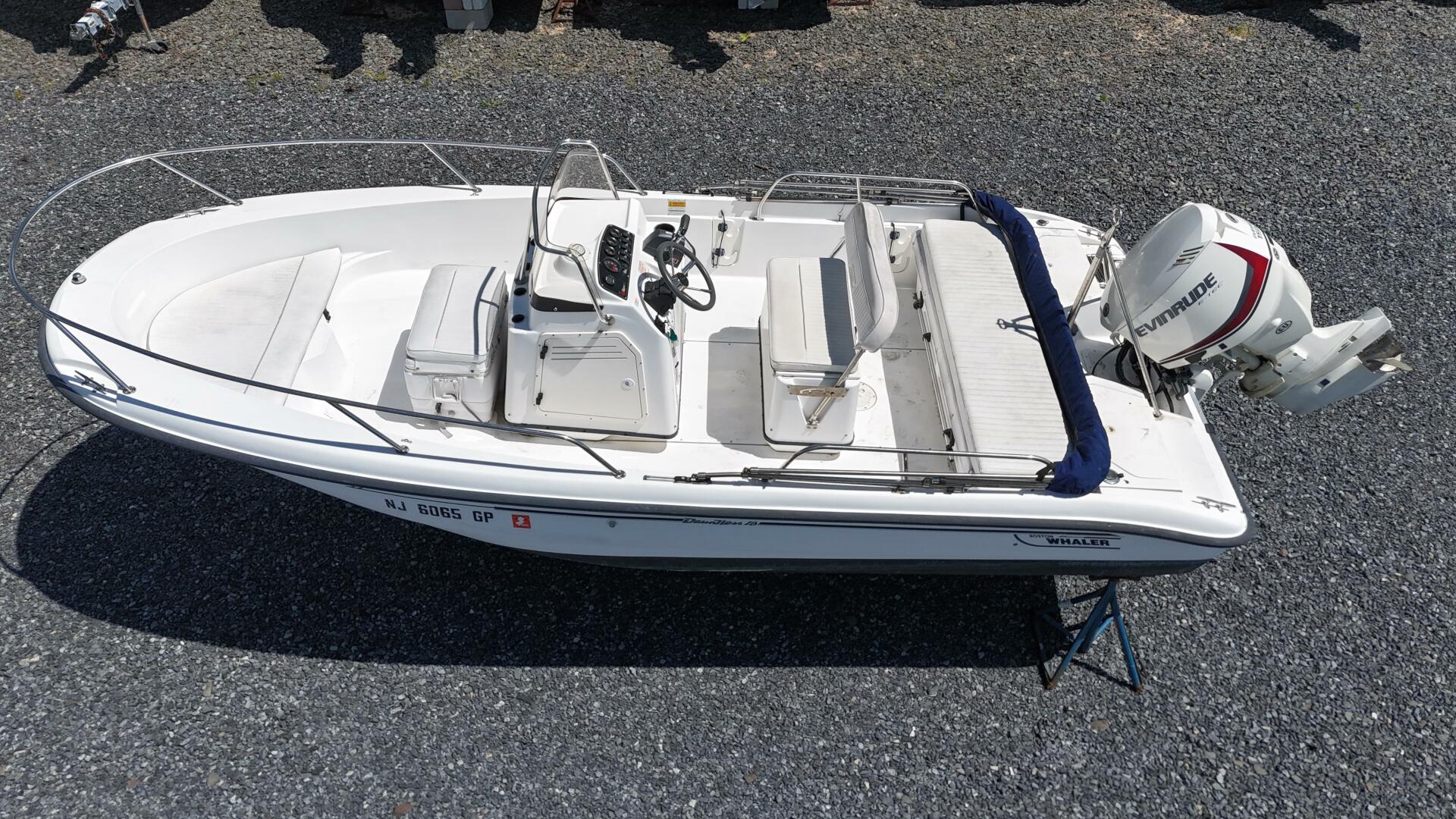 Slide: The Image of Boston Whaler 18' Dauntless 2001 - 5290946