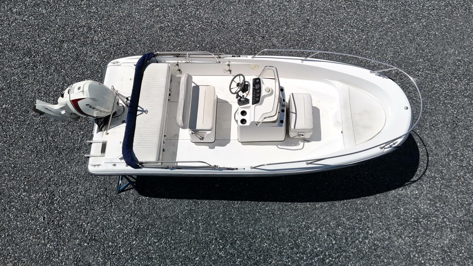 Slide: The Image of Boston Whaler 18' Dauntless 2001 - 5290952