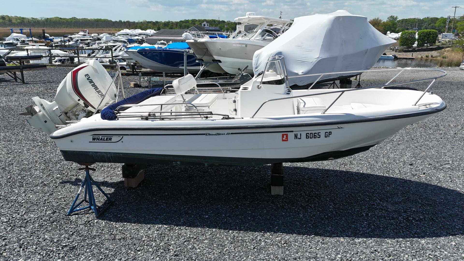 Slide: The Image of Boston Whaler 18' Dauntless 2001 - 5290954
