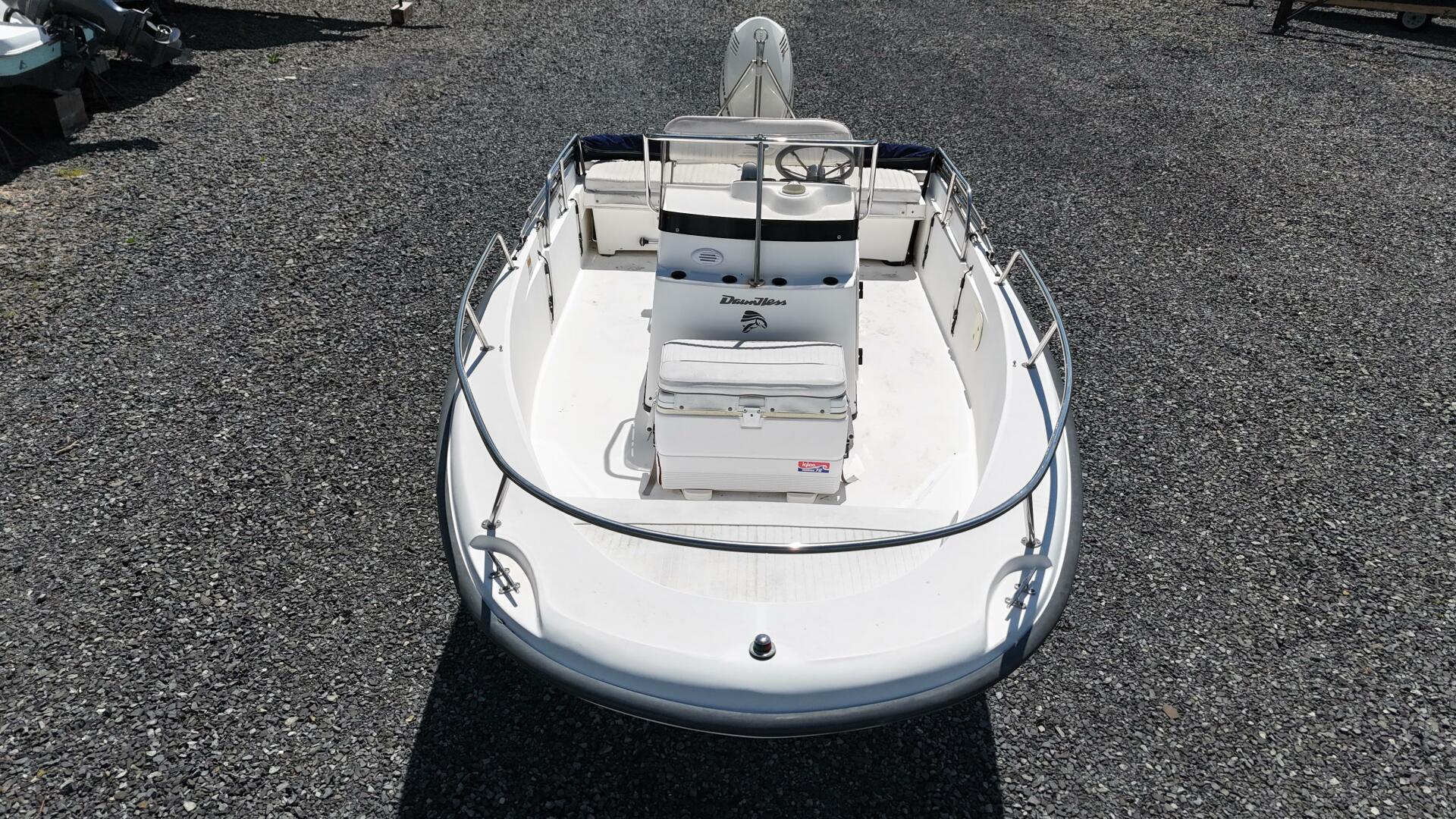 Slide: The Image of Boston Whaler 18' Dauntless 2001 - 5290955