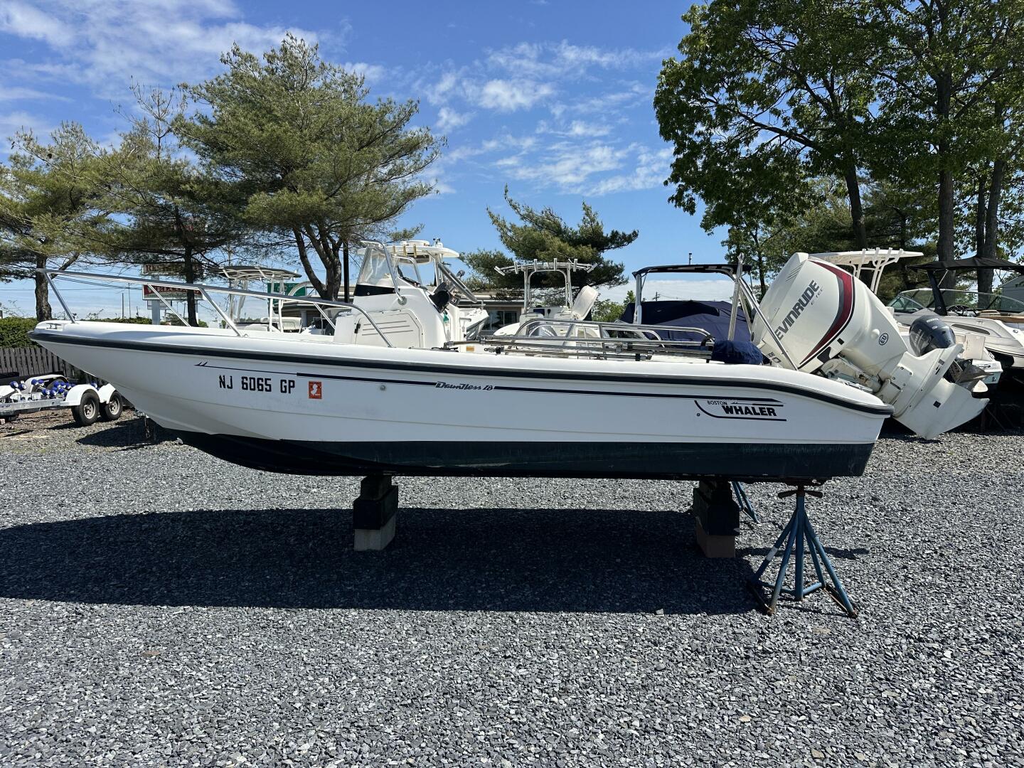 Slide: The Image of Boston Whaler 18' Dauntless 2001 - 5290963