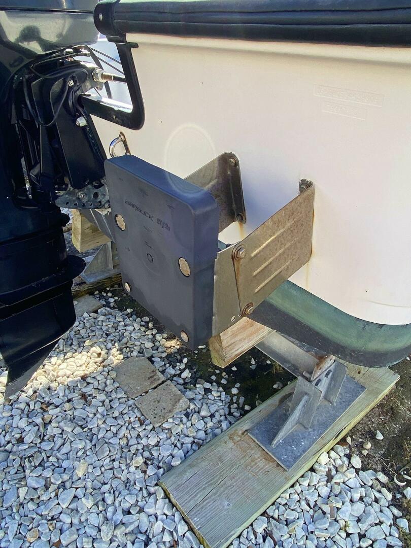 Slide: The Image of Boston Whaler 190 Montauk 2009 - 4896819