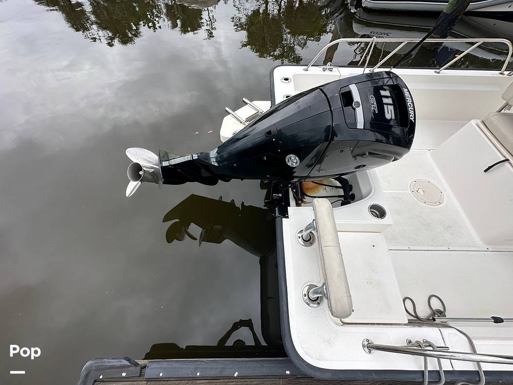 Slide: The Image of Boston Whaler 190 Montauk 2023 - 15455468