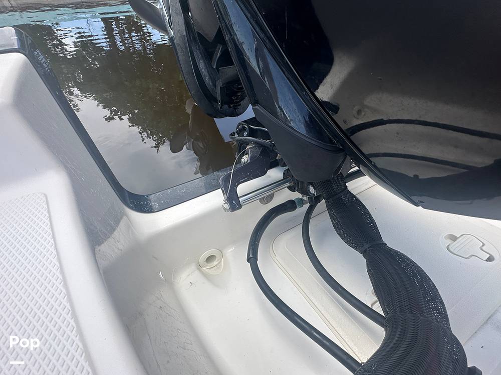 Slide: The Image of Boston Whaler 190 Montauk 2023 - 15647291