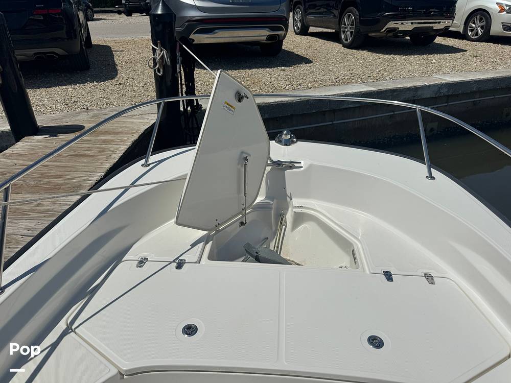 Slide: The Image of Boston Whaler 190 Montauk 2023 - 15674457