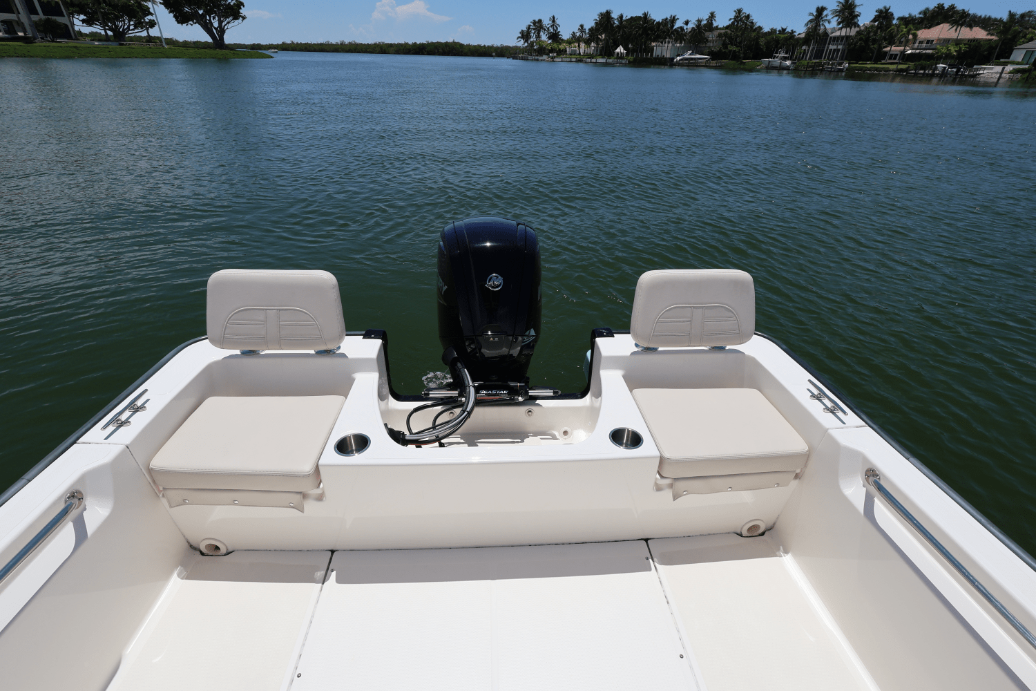 Slide: The Image of Boston Whaler 190 Montauk 2024 - 10