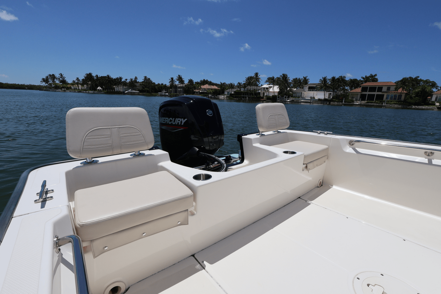 Slide: The Image of Boston Whaler 190 Montauk 2024 - 11