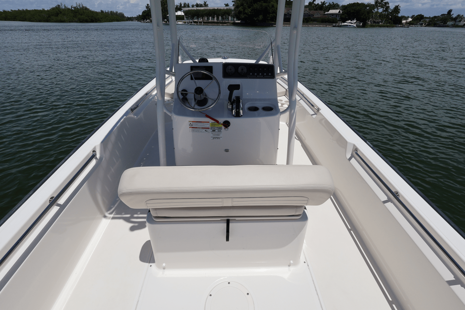 Slide: The Image of Boston Whaler 190 Montauk 2024 - 13