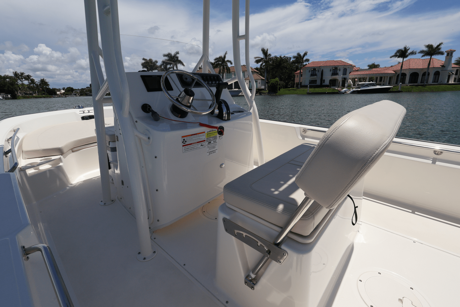 Slide: The Image of Boston Whaler 190 Montauk 2024 - 16