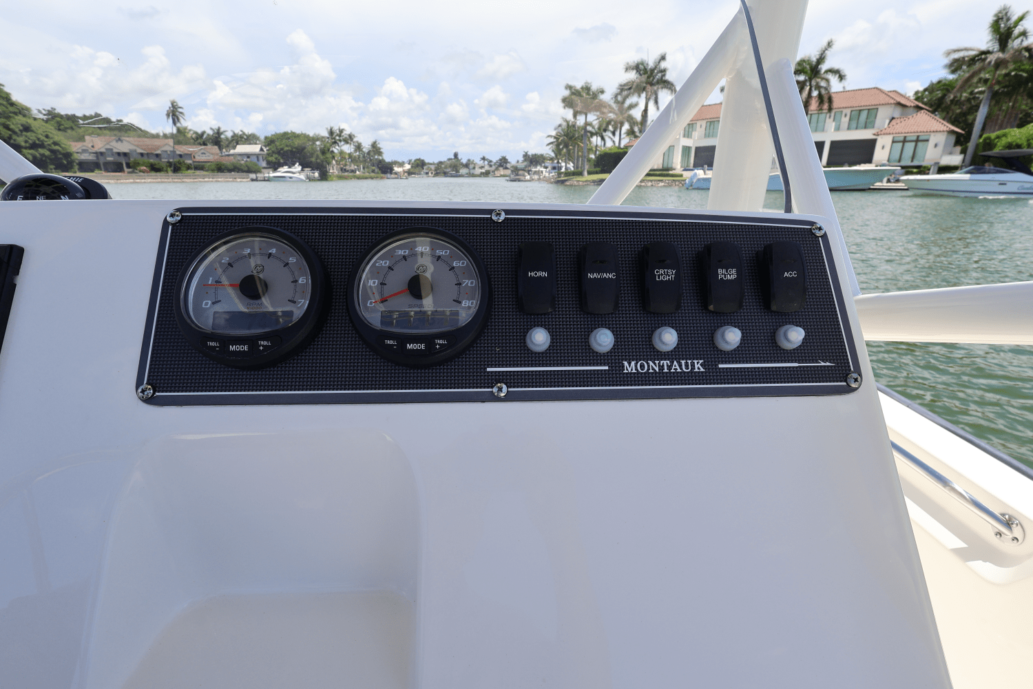 Slide: The Image of Boston Whaler 190 Montauk 2024 - 21