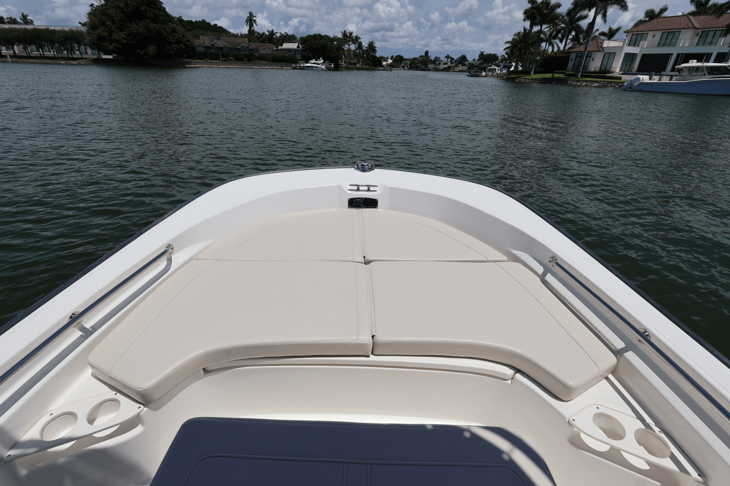 Slide: The Image of Boston Whaler 190 Montauk 2024 - 23