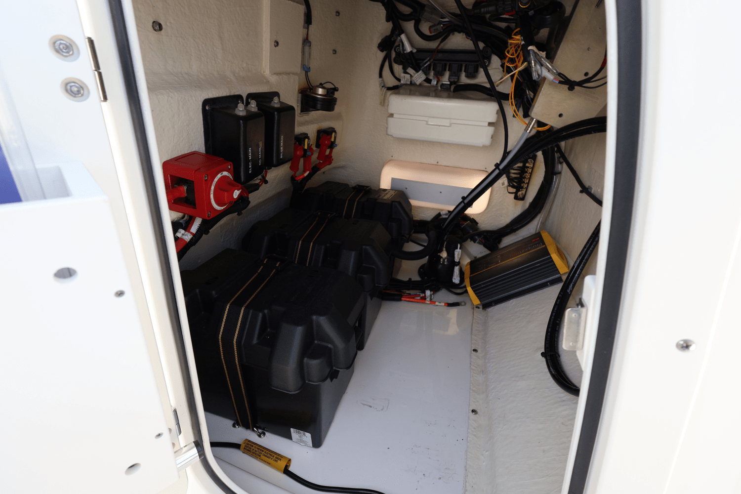 Slide: The Image of Boston Whaler 190 Montauk 2024 - 26