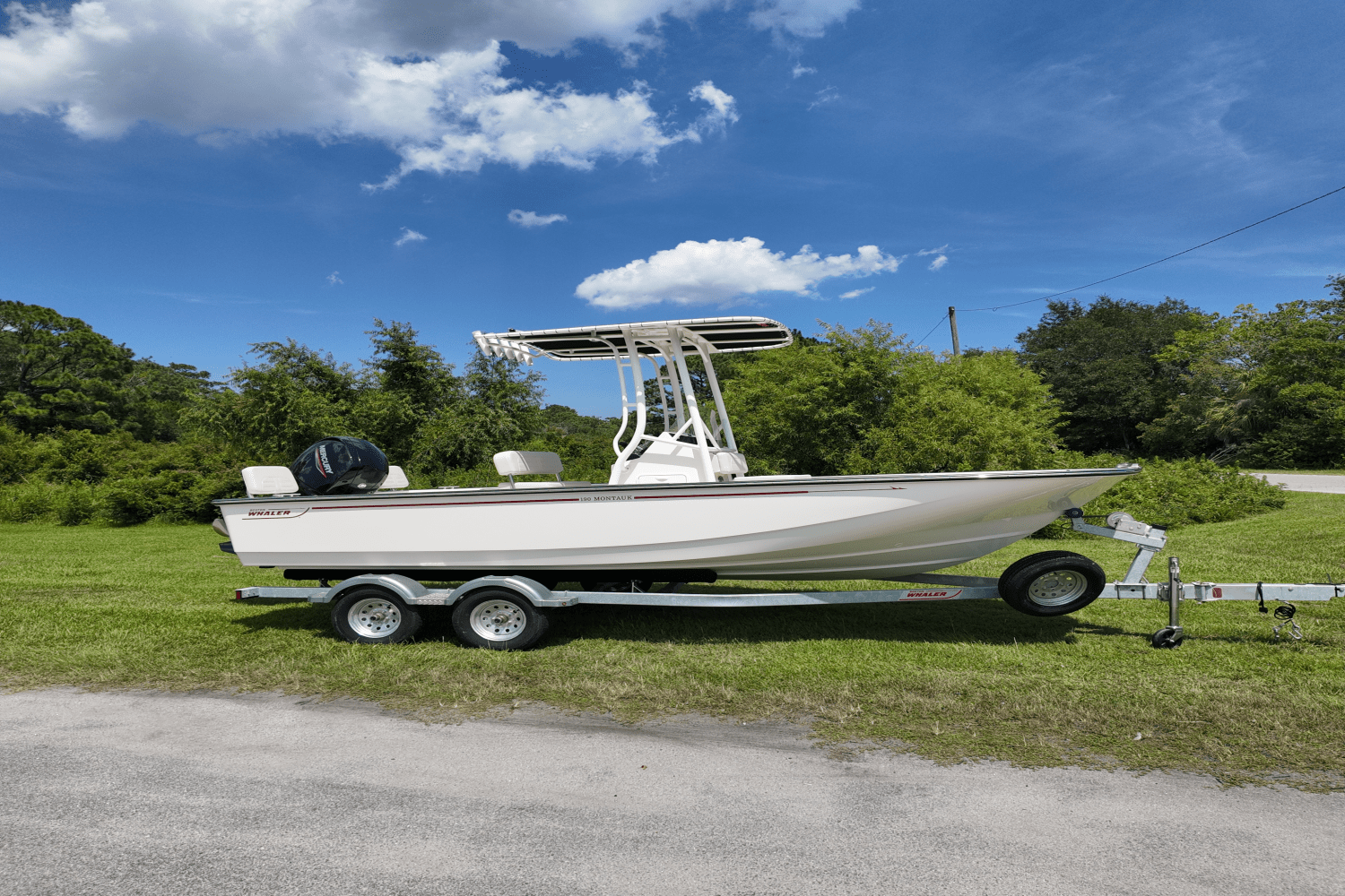 Slide: The Image of Boston Whaler 190 Montauk 2025 - 1
