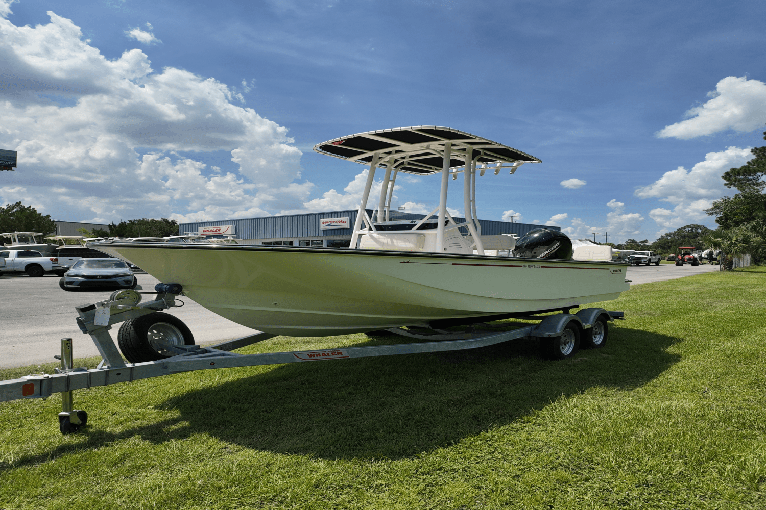 Slide: The Image of Boston Whaler 190 Montauk 2025 - 10