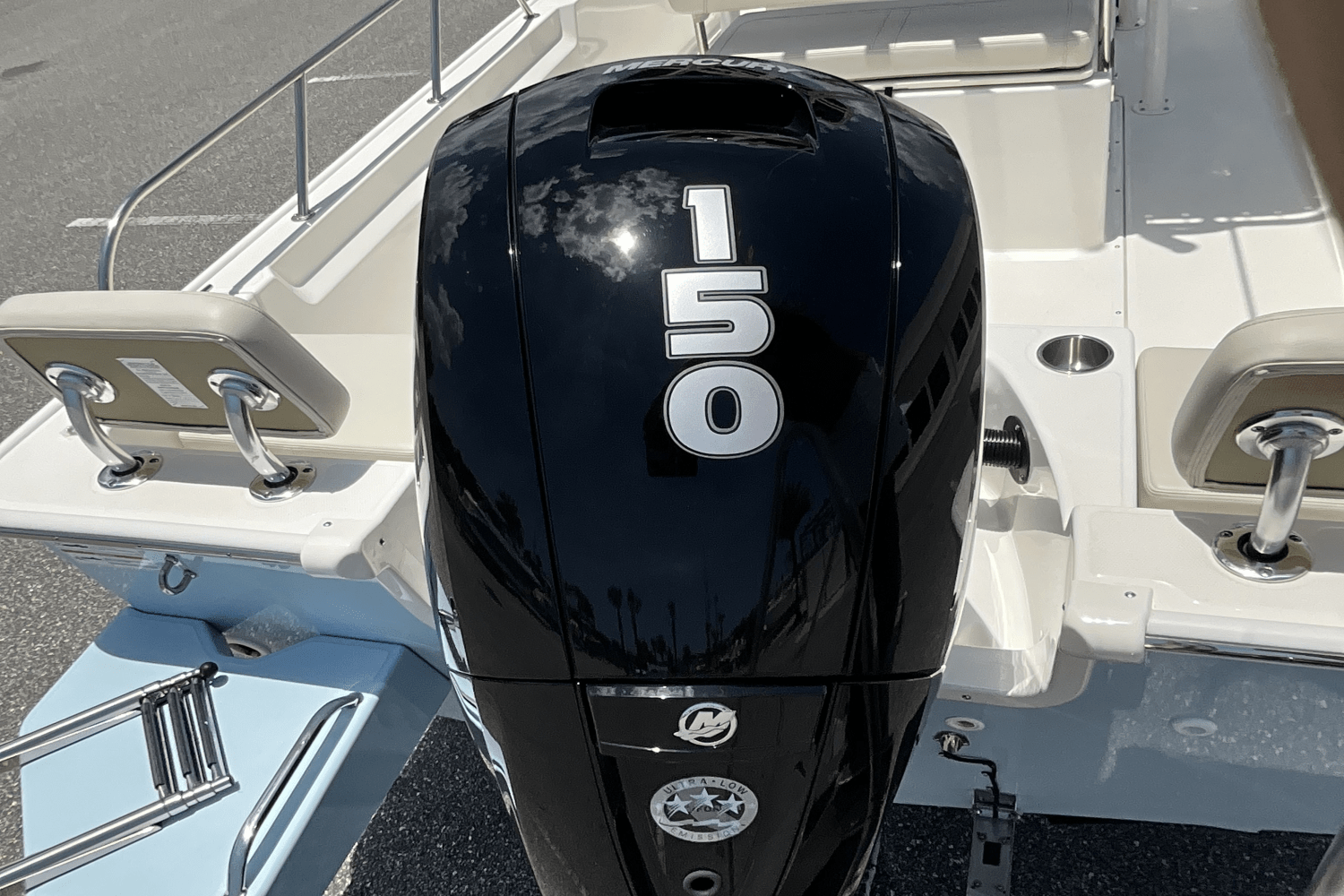 Slide: The Image of Boston Whaler 190 Montauk 2025 - 10