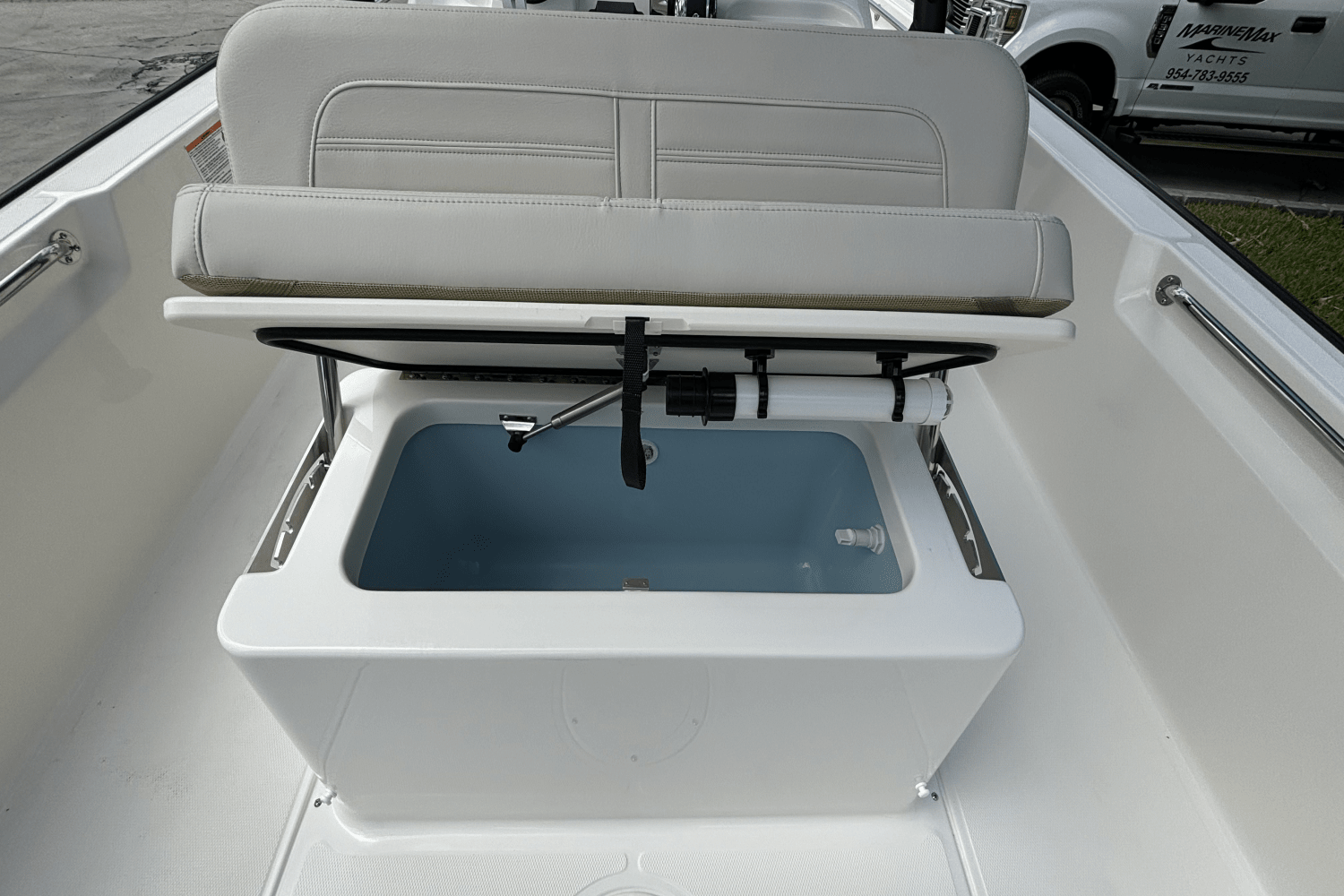 Slide: The Image of Boston Whaler 190 Montauk 2025 - 10