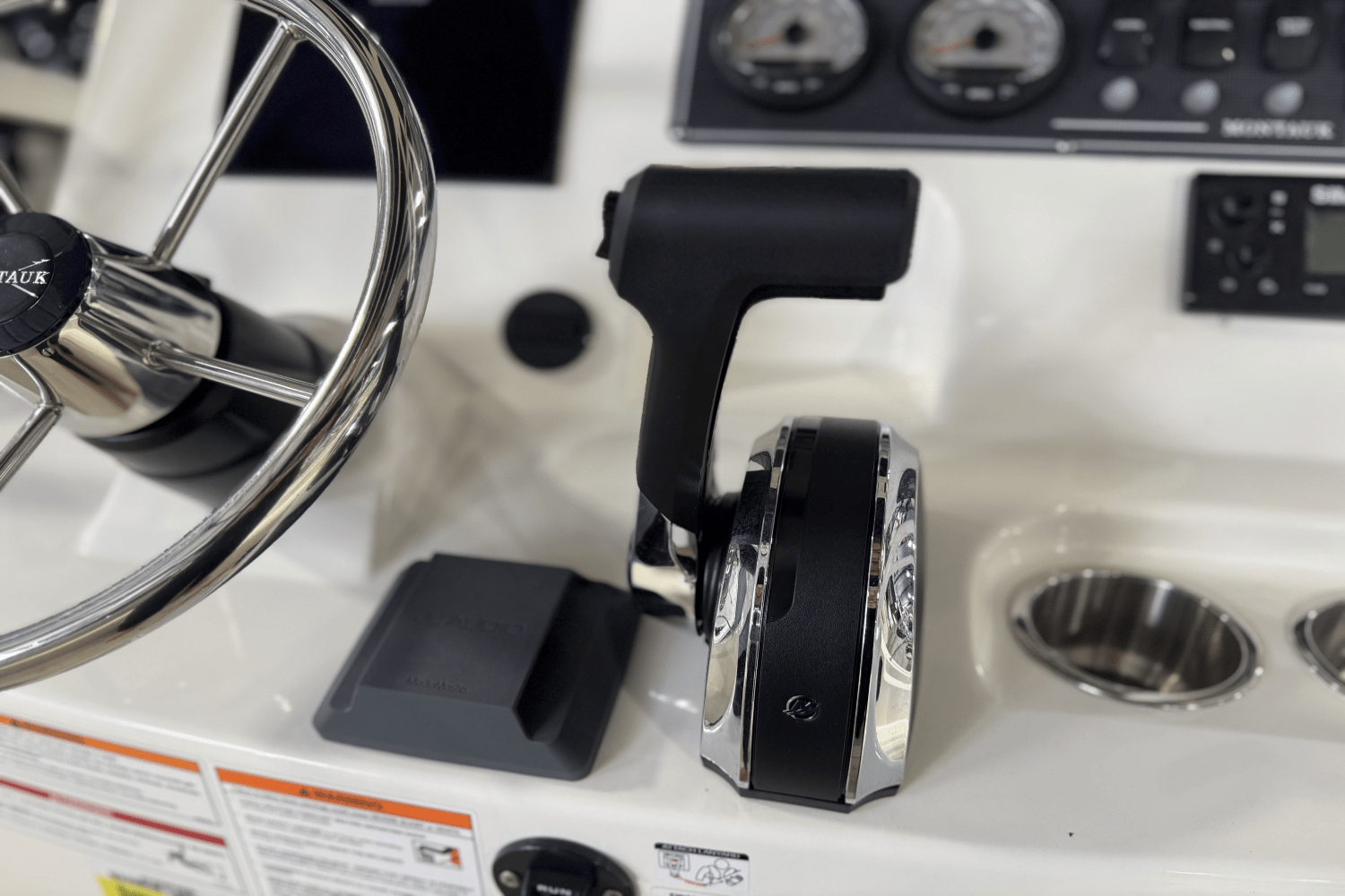 Slide: The Image of Boston Whaler 190 Montauk 2025 - 10