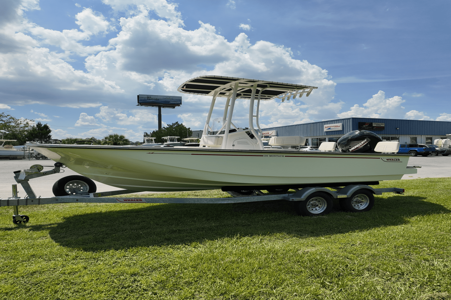 Slide: The Image of Boston Whaler 190 Montauk 2025 - 12