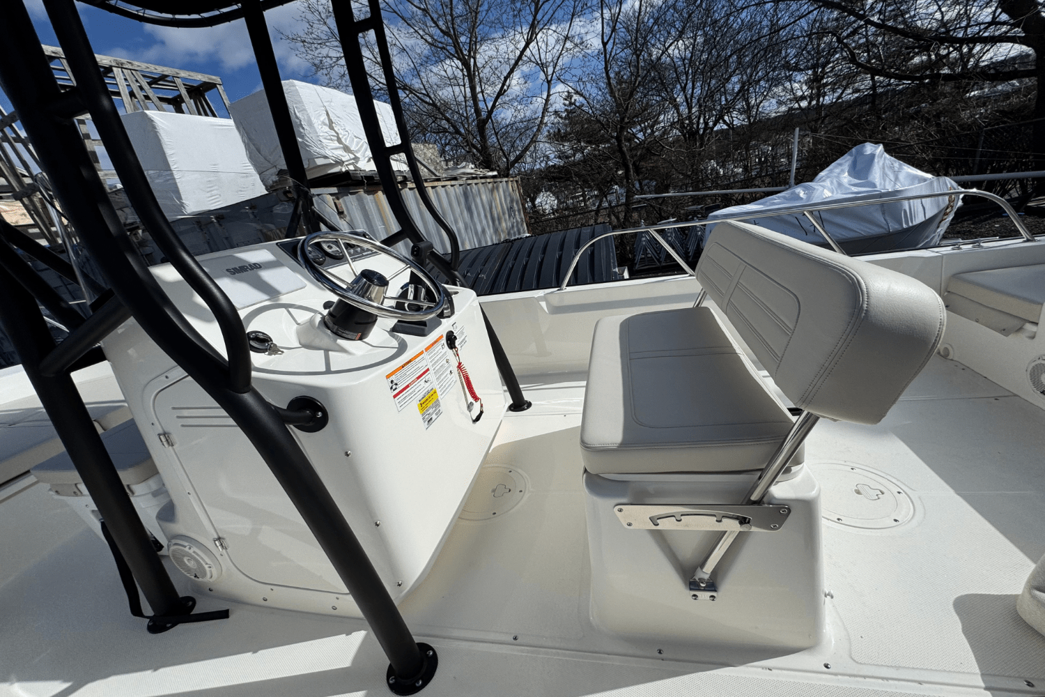 Slide: The Image of Boston Whaler 190 Montauk 2025 - 12