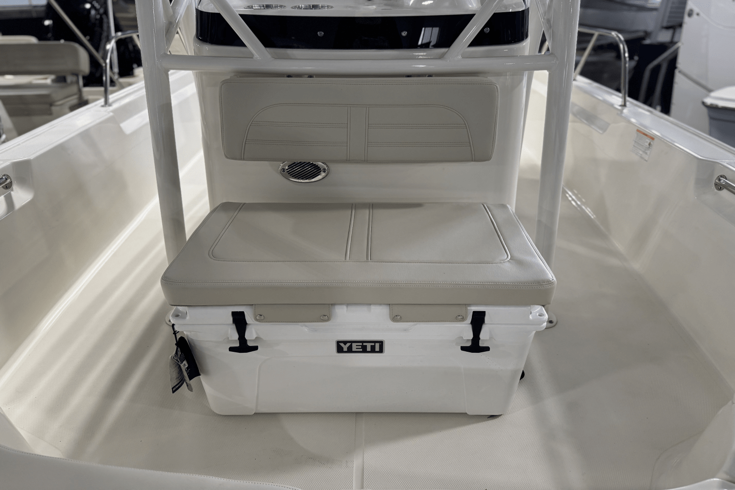 Slide: The Image of Boston Whaler 190 Montauk 2025 - 12