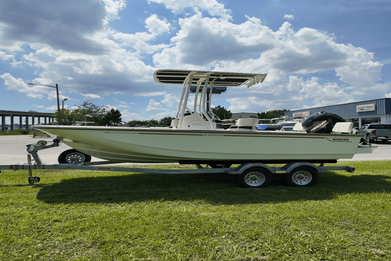 Slide: The Image of Boston Whaler 190 Montauk 2025 - 13