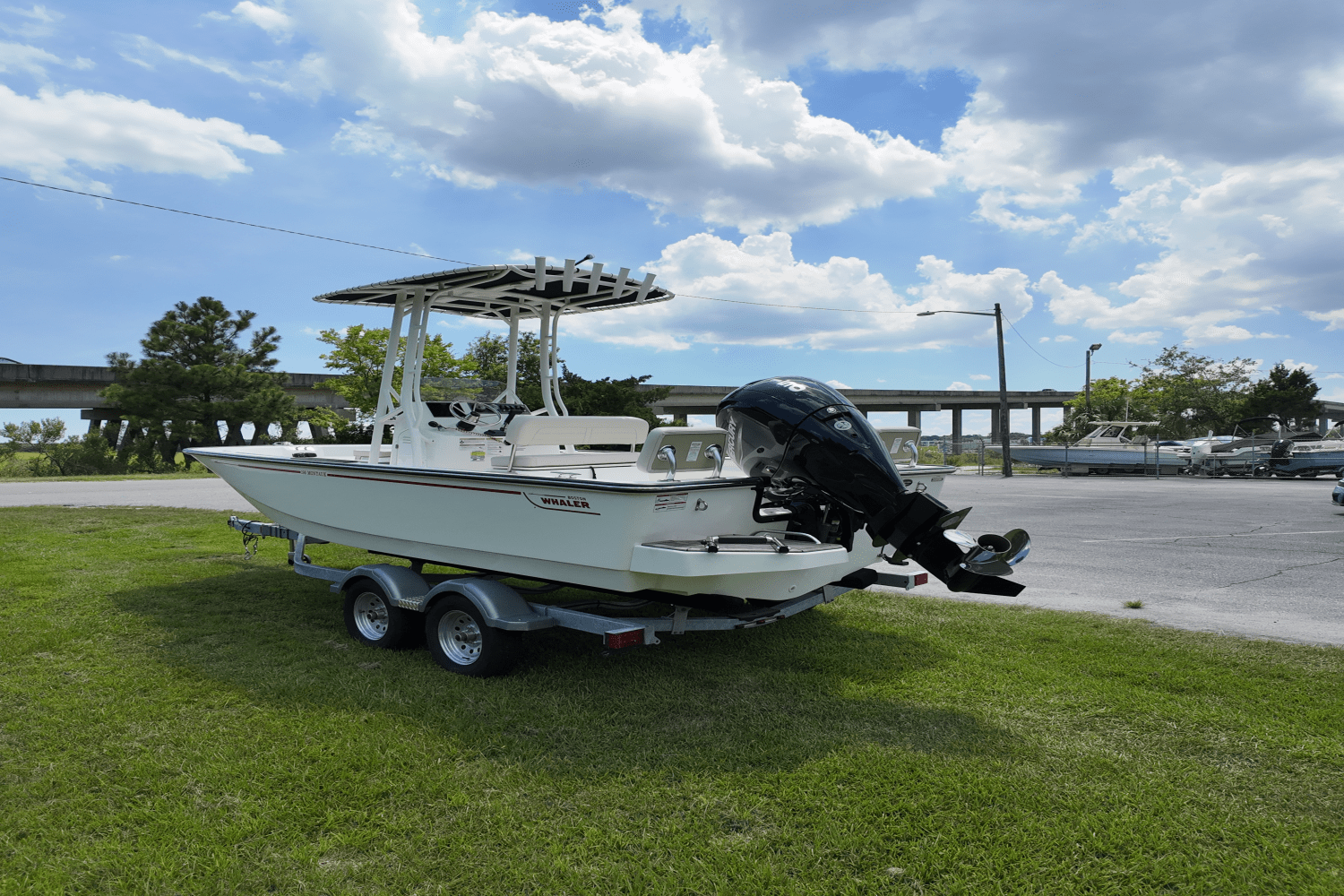 Slide: The Image of Boston Whaler 190 Montauk 2025 - 17