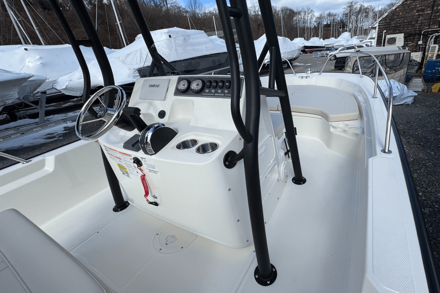 Slide: The Image of Boston Whaler 190 Montauk 2025 - 17