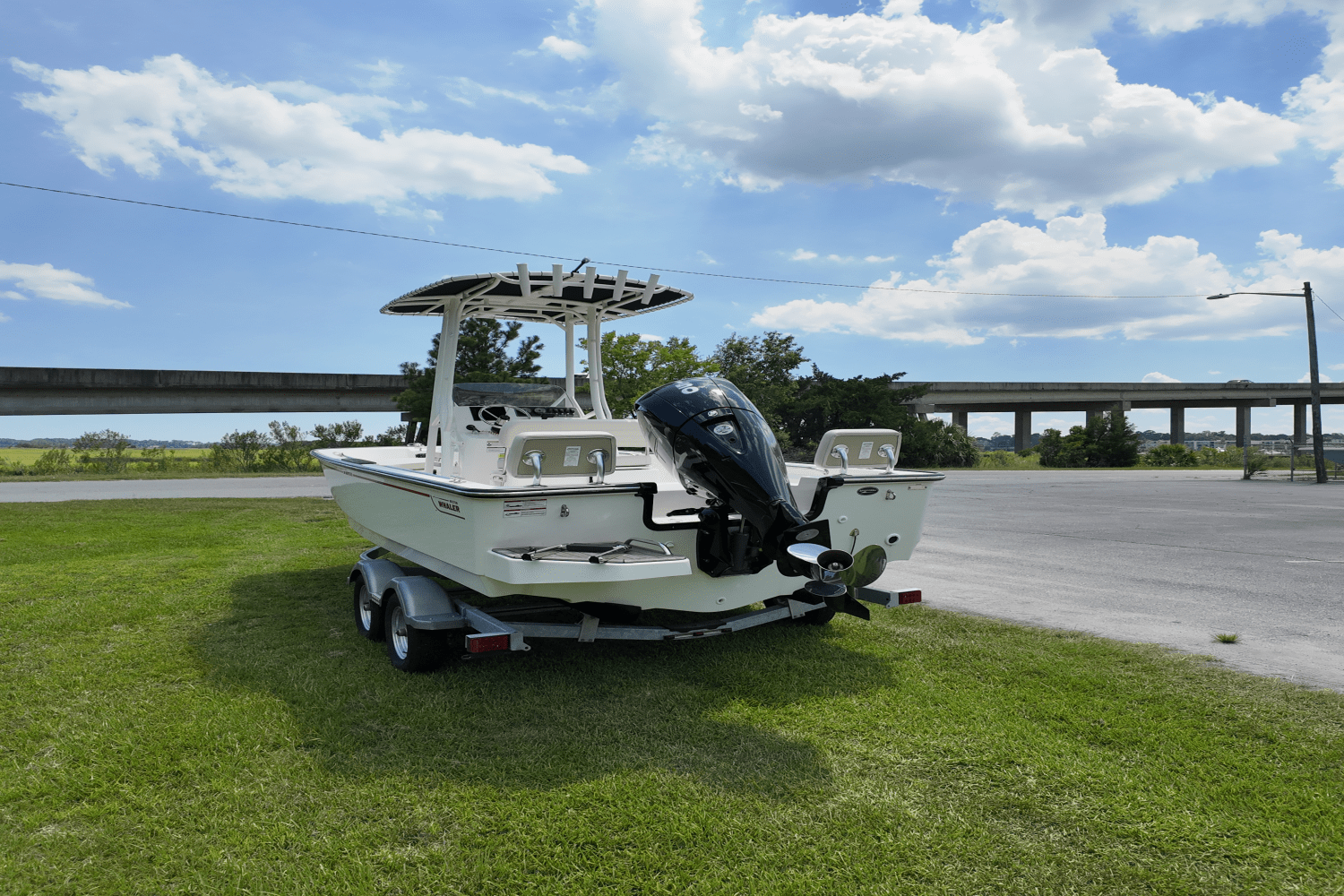 Slide: The Image of Boston Whaler 190 Montauk 2025 - 18