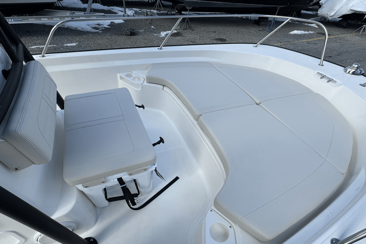 Slide: The Image of Boston Whaler 190 Montauk 2025 - 18