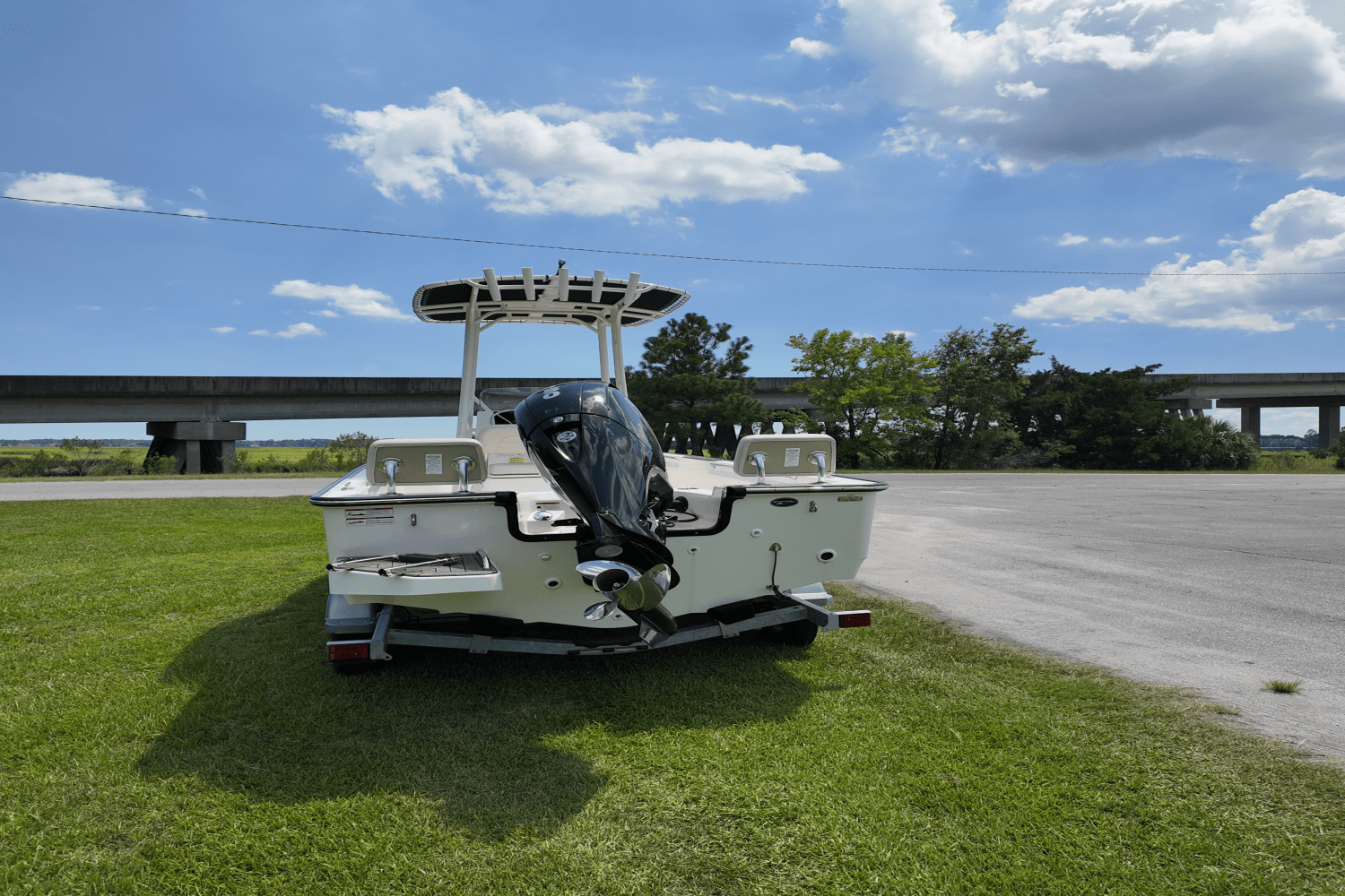 Slide: The Image of Boston Whaler 190 Montauk 2025 - 19