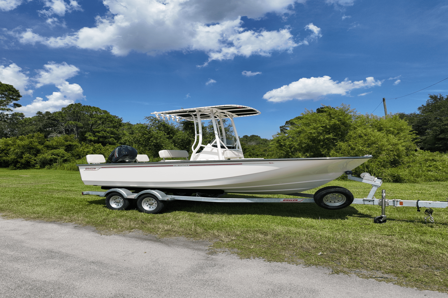 Slide: The Image of Boston Whaler 190 Montauk 2025 - 2