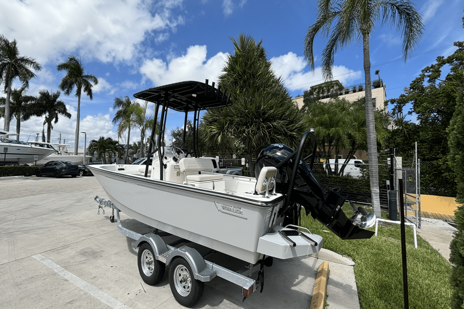 Slide: The Image of Boston Whaler 190 Montauk 2025 - 2
