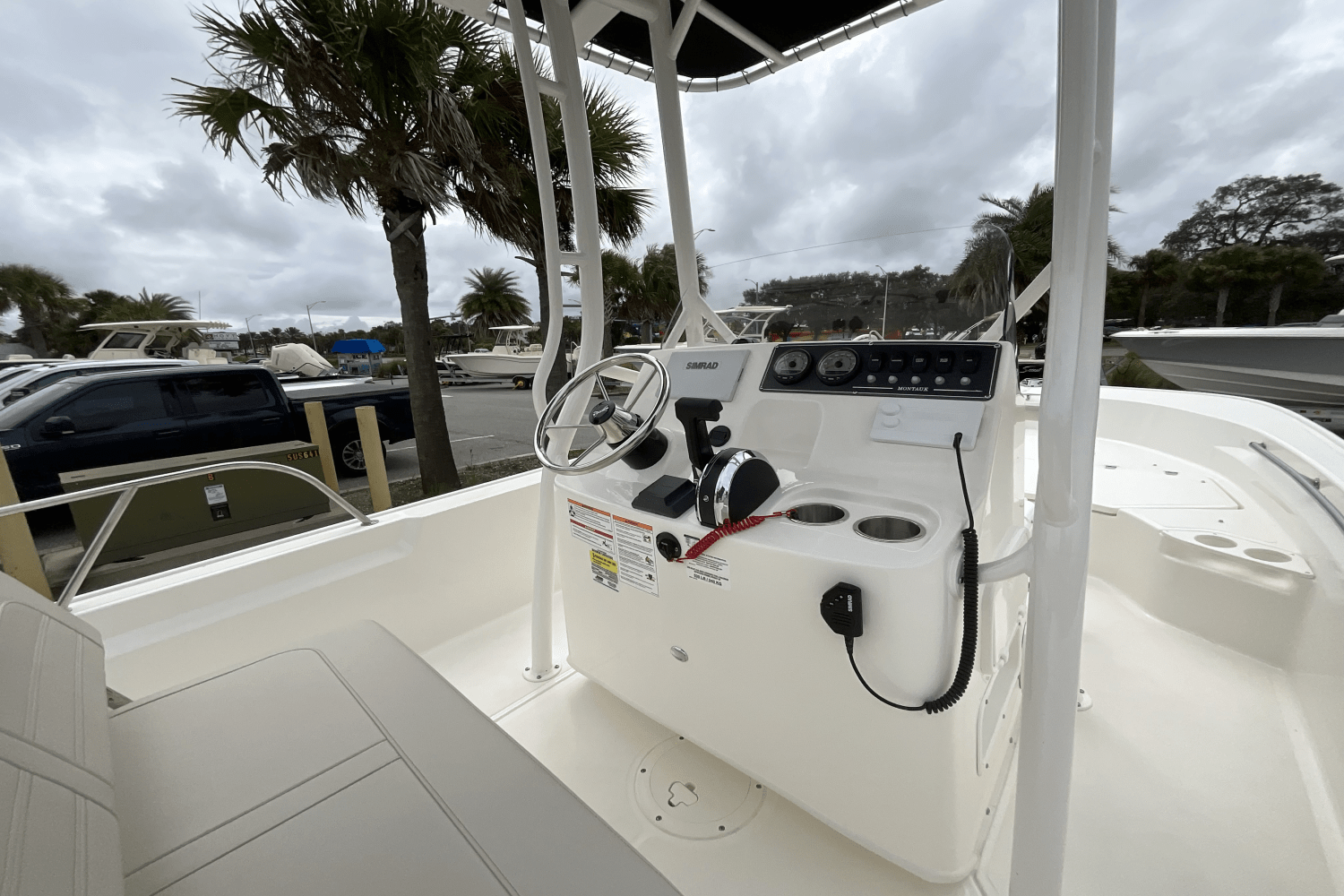 Slide: The Image of Boston Whaler 190 Montauk 2025 - 22