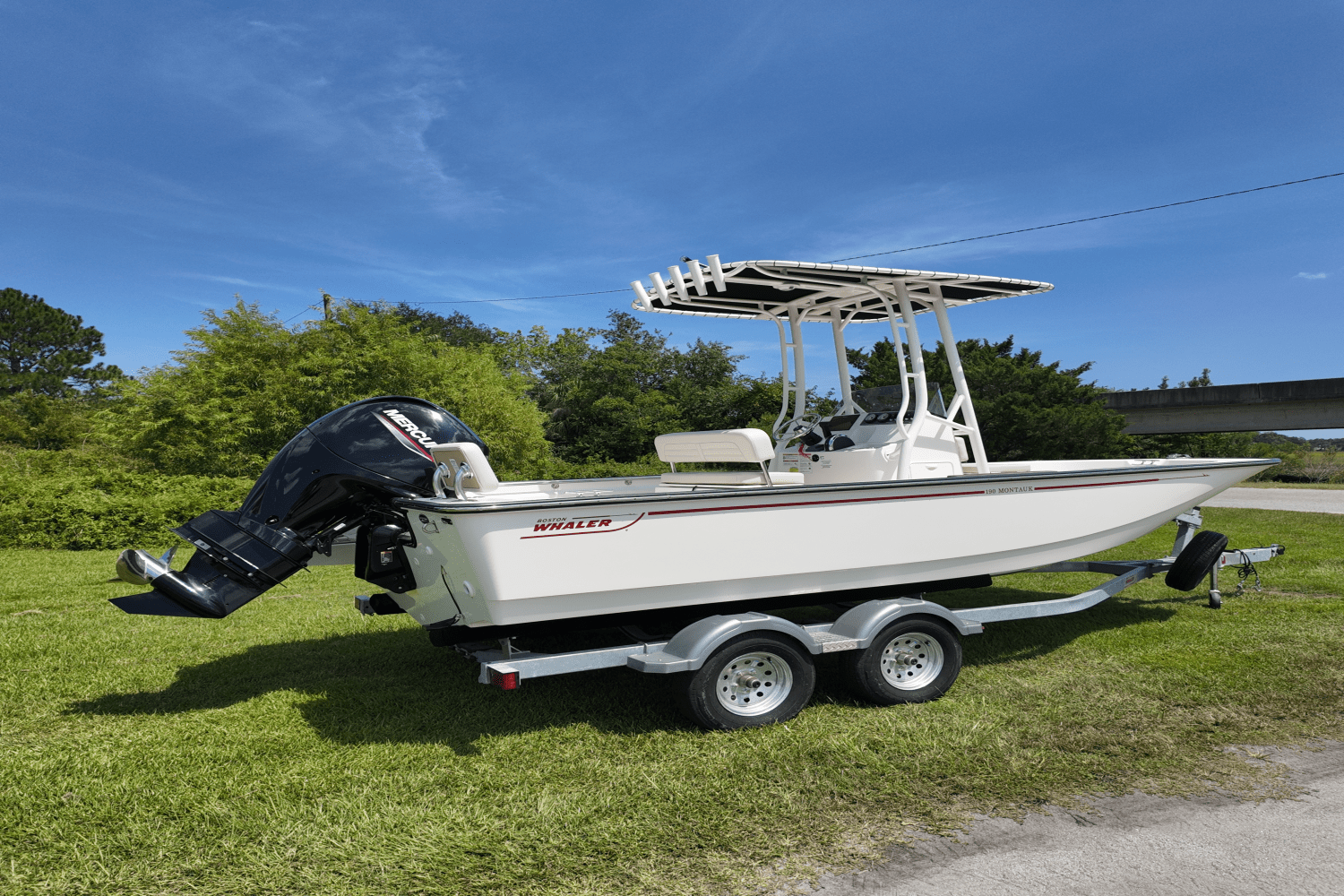 Slide: The Image of Boston Whaler 190 Montauk 2025 - 22