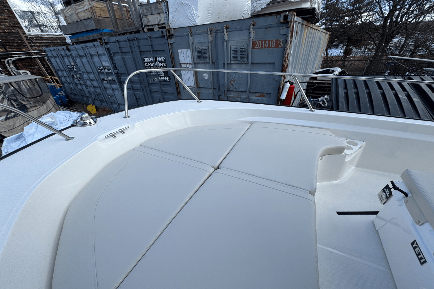 Slide: The Image of Boston Whaler 190 Montauk 2025 - 23