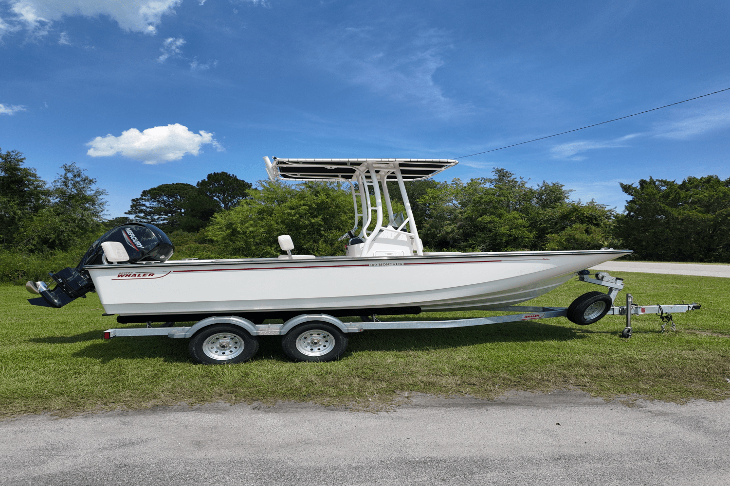 Slide: The Image of Boston Whaler 190 Montauk 2025 - 23