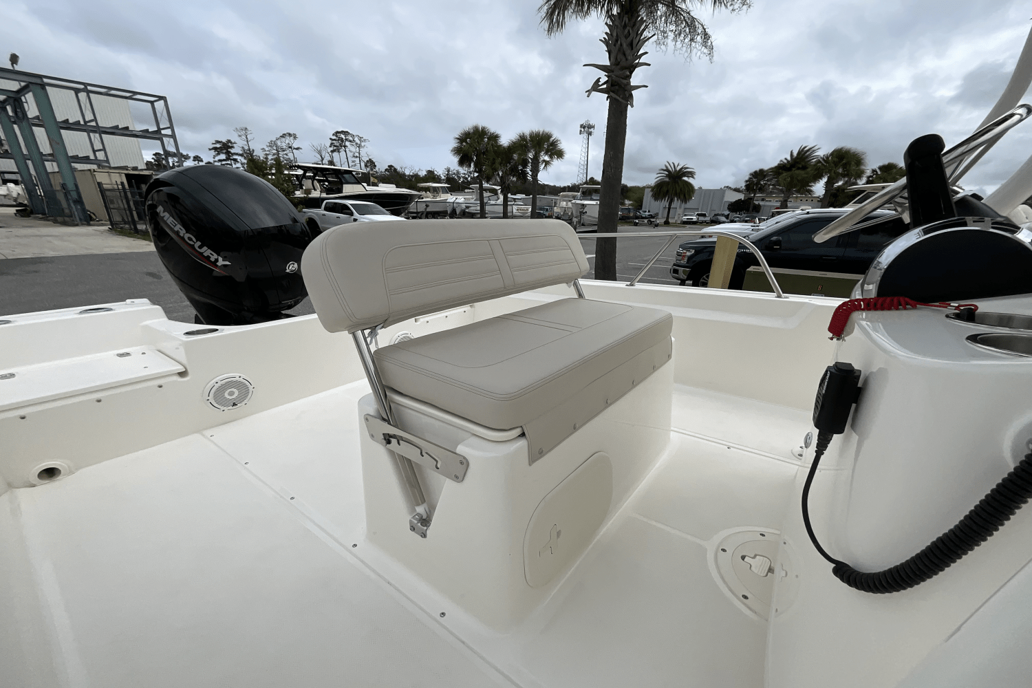 Slide: The Image of Boston Whaler 190 Montauk 2025 - 23