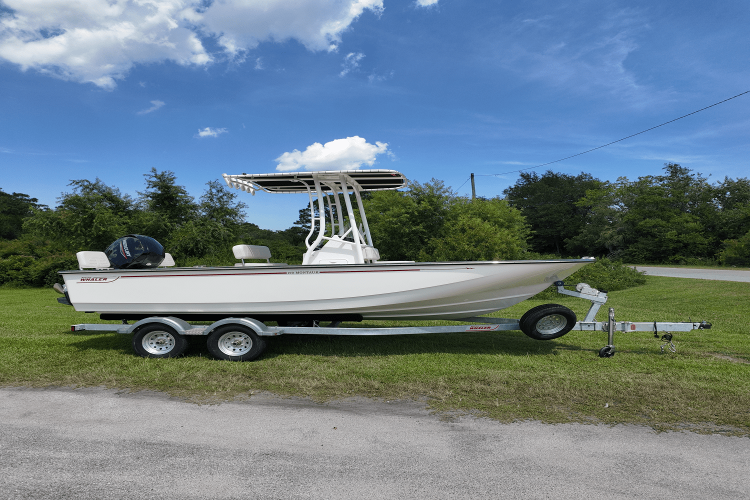 Slide: The Image of Boston Whaler 190 Montauk 2025 - 24