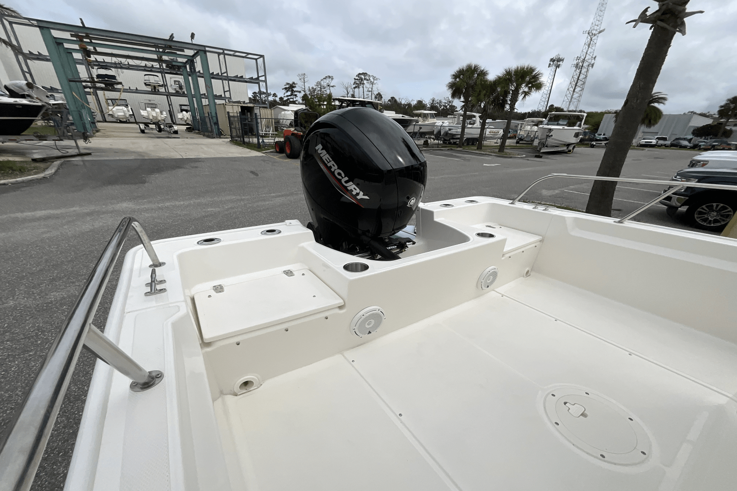 Slide: The Image of Boston Whaler 190 Montauk 2025 - 25