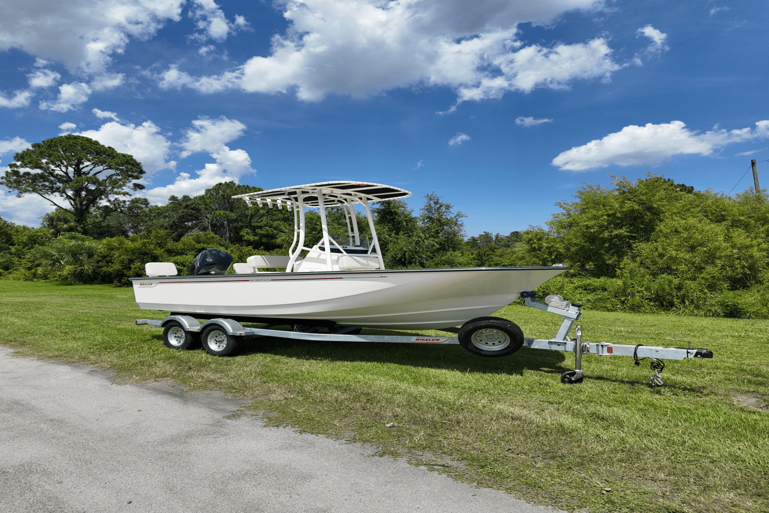 Slide: The Image of Boston Whaler 190 Montauk 2025 - 3