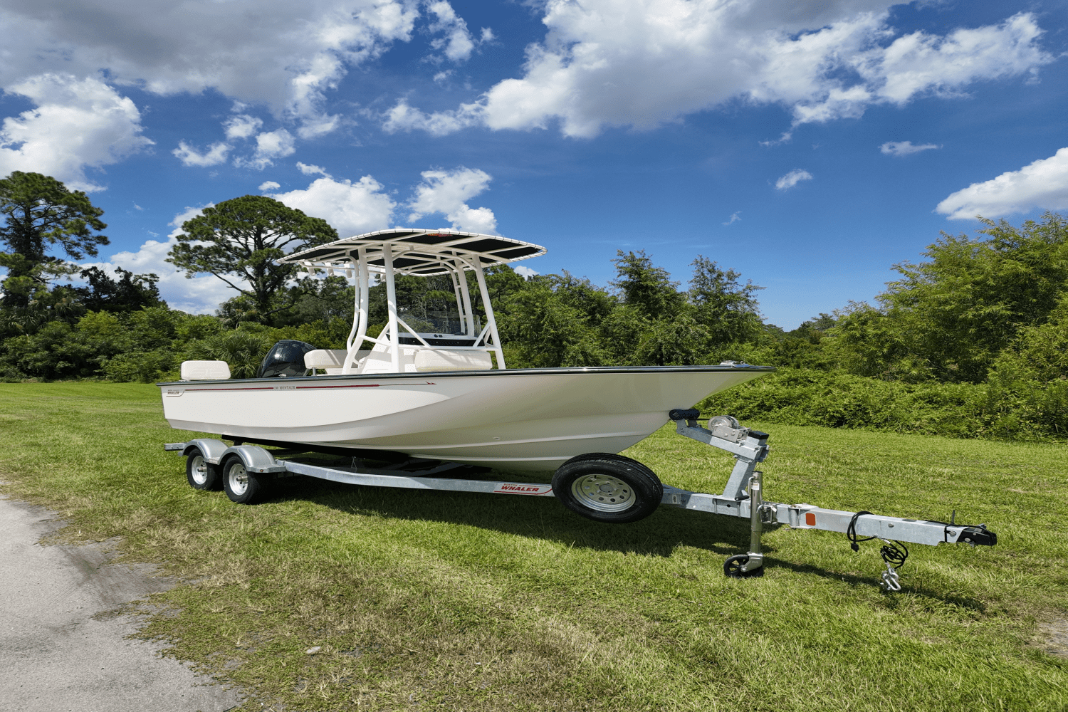 Slide: The Image of Boston Whaler 190 Montauk 2025 - 4