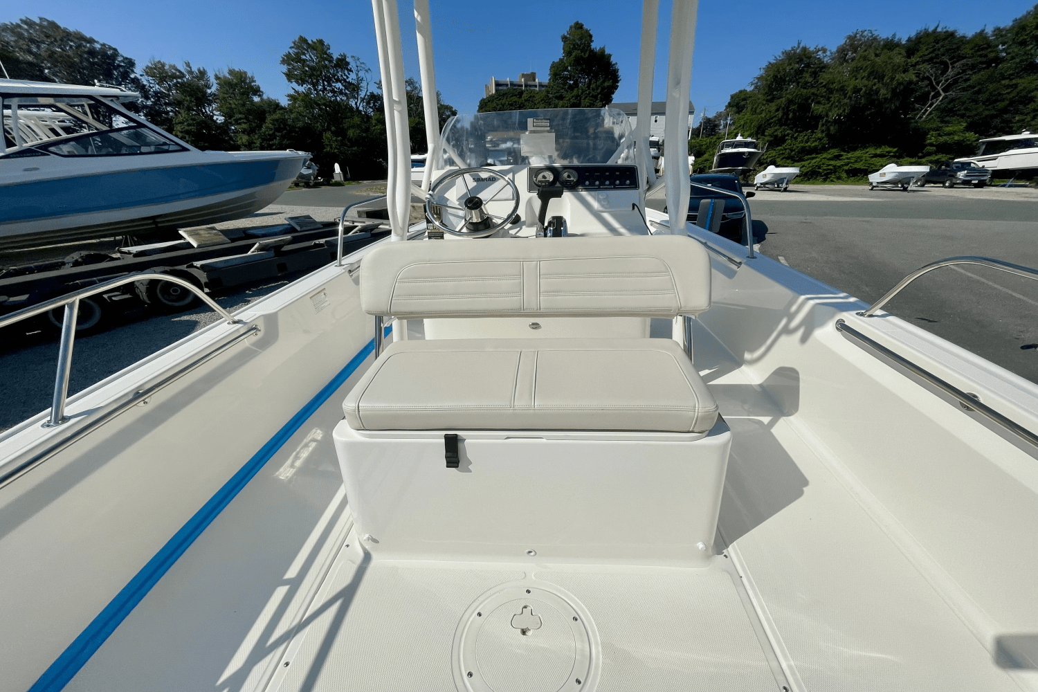 Slide: The Image of Boston Whaler 190 Montauk 2025 - 4