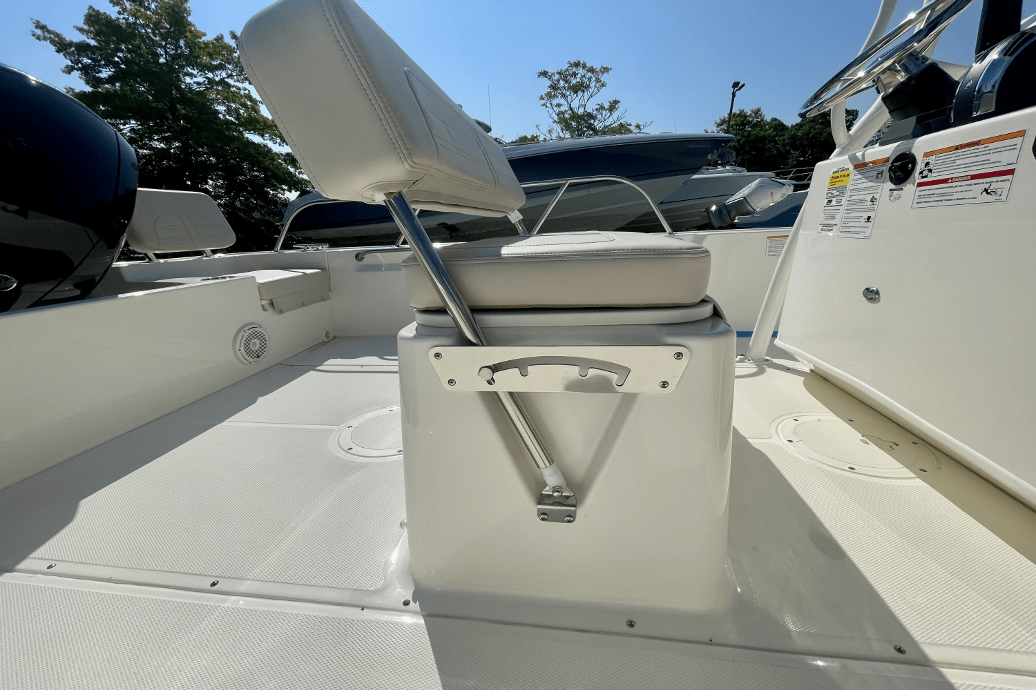 Slide: The Image of Boston Whaler 190 Montauk 2025 - 5