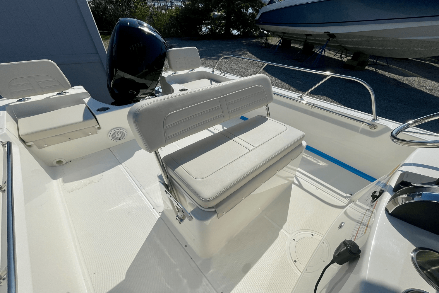 Slide: The Image of Boston Whaler 190 Montauk 2025 - 6