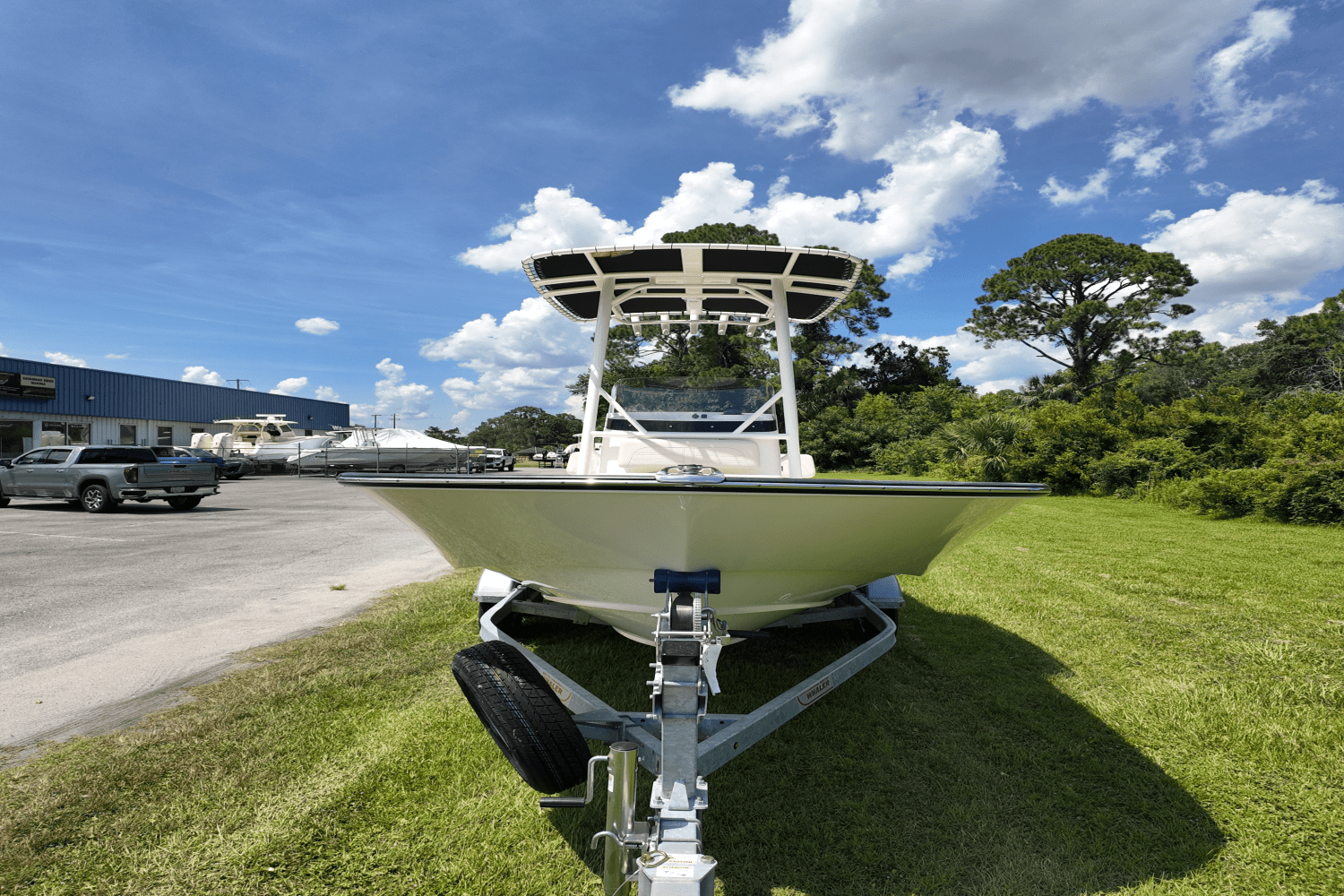 Slide: The Image of Boston Whaler 190 Montauk 2025 - 7