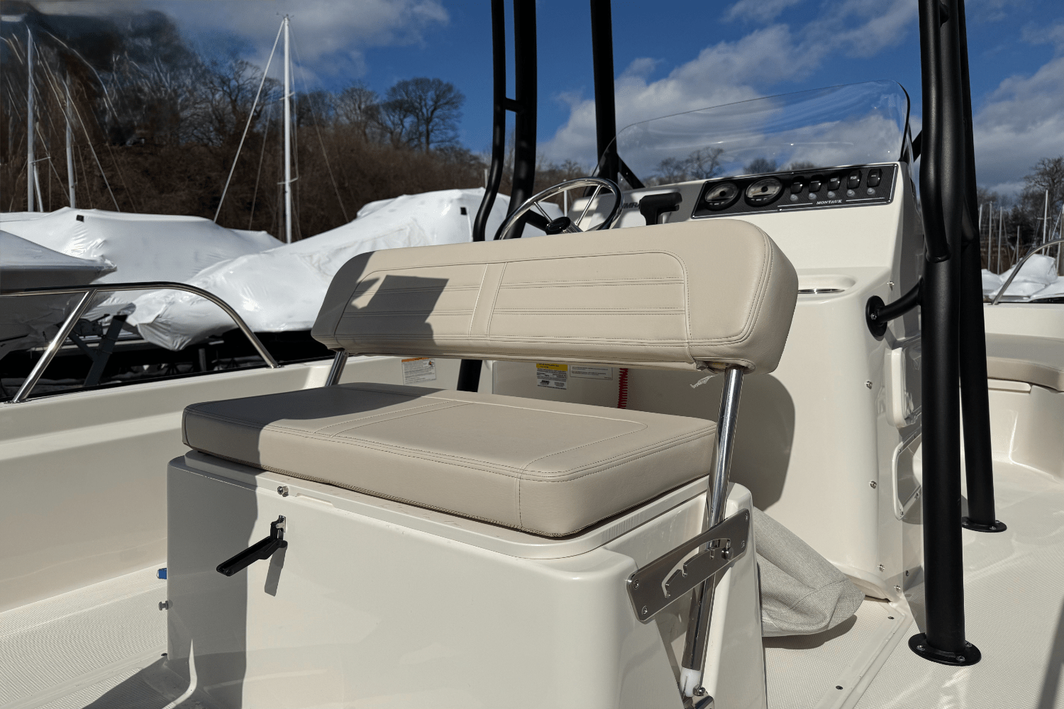Slide: The Image of Boston Whaler 190 Montauk 2025 - 7