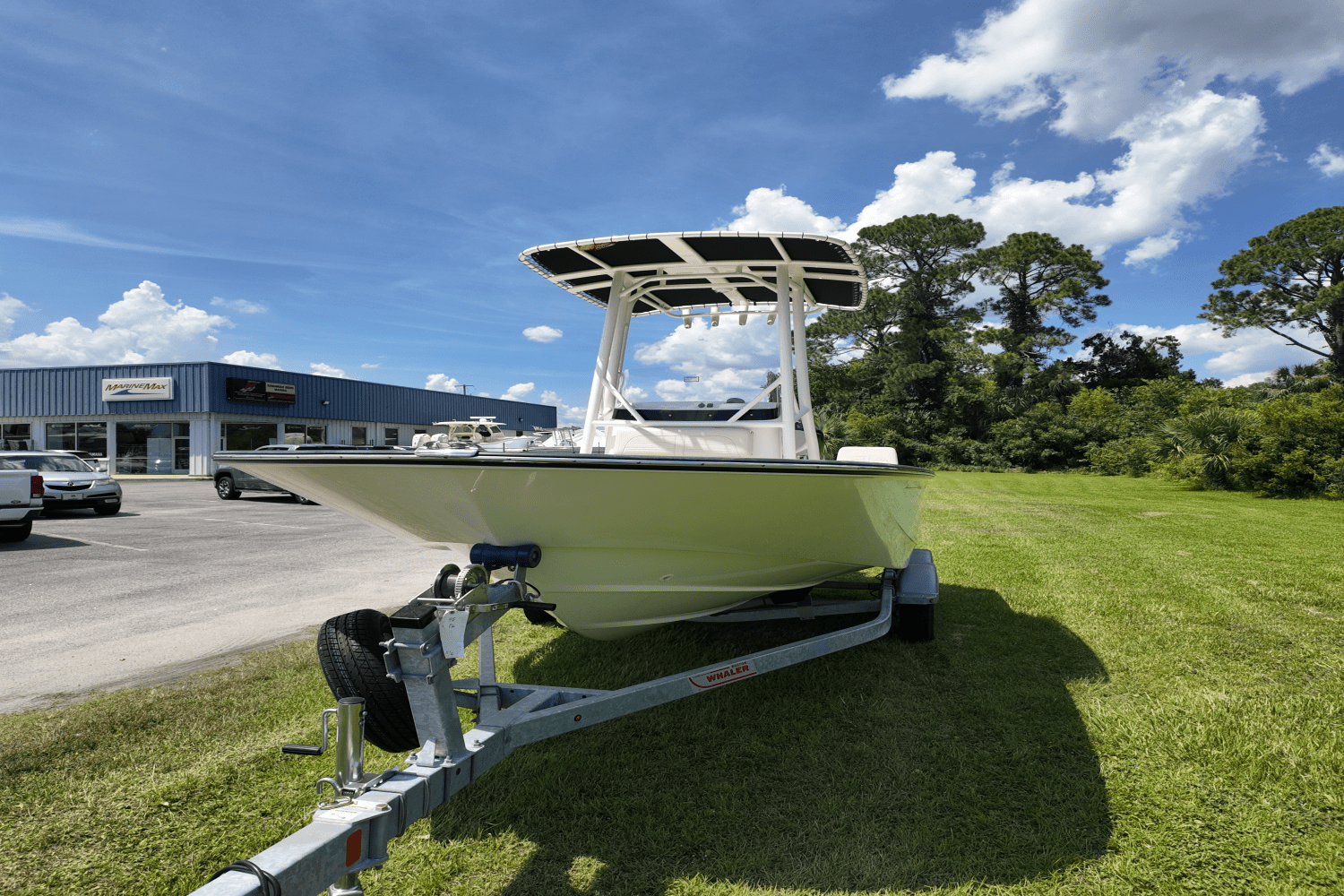 Slide: The Image of Boston Whaler 190 Montauk 2025 - 8