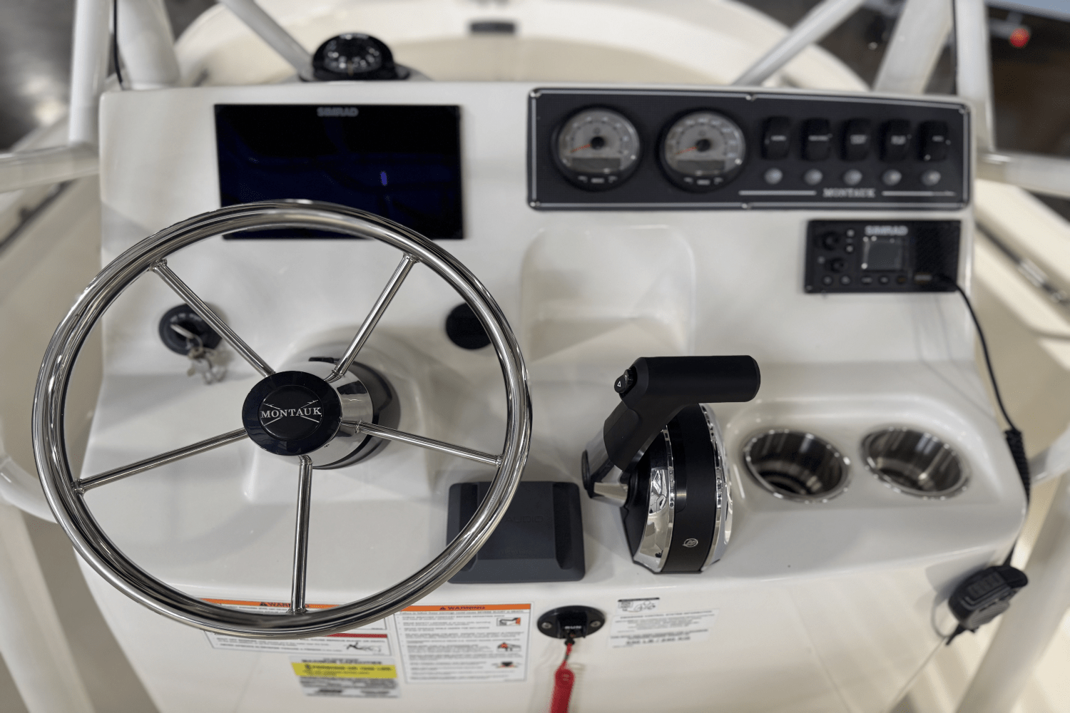 Slide: The Image of Boston Whaler 190 Montauk 2025 - 8