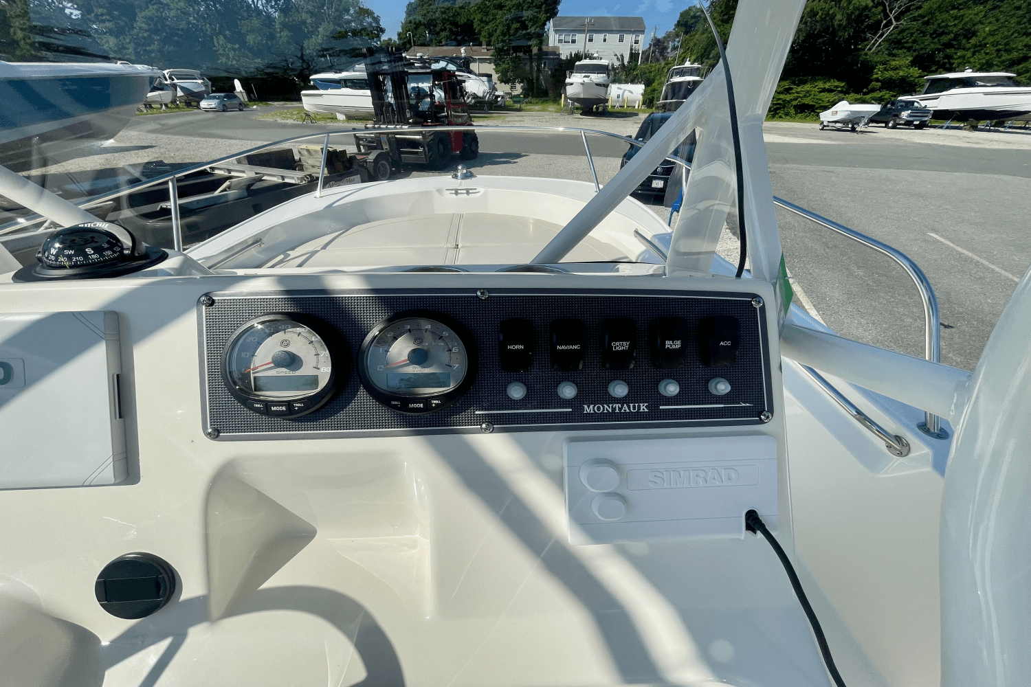 Slide: The Image of Boston Whaler 190 Montauk 2025 - 8